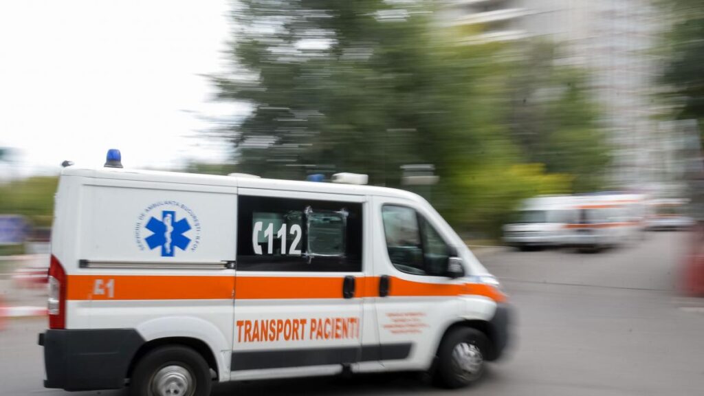 Accident între un trailer care transporta mașini și un camion de marfă, în Caraș-Severin
