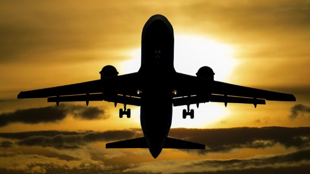 Un mort și 30 de răniţi din cauza unor turbulențe în timpul unui zbor Londra – Singapore