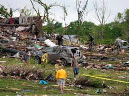 Furtunile care au generat tornade au provocat morți mai multe persoane în Iowa și acum amenință orașe din Texas până în Vermont