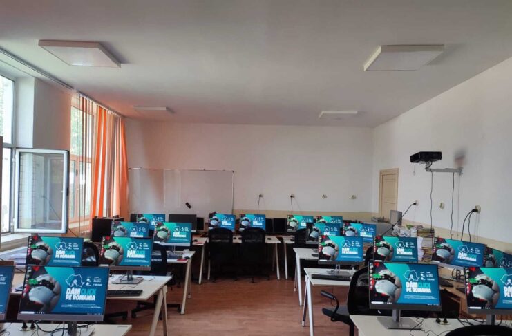 În această etapă 20 de instituții din Oltenia vor primi calculatoare