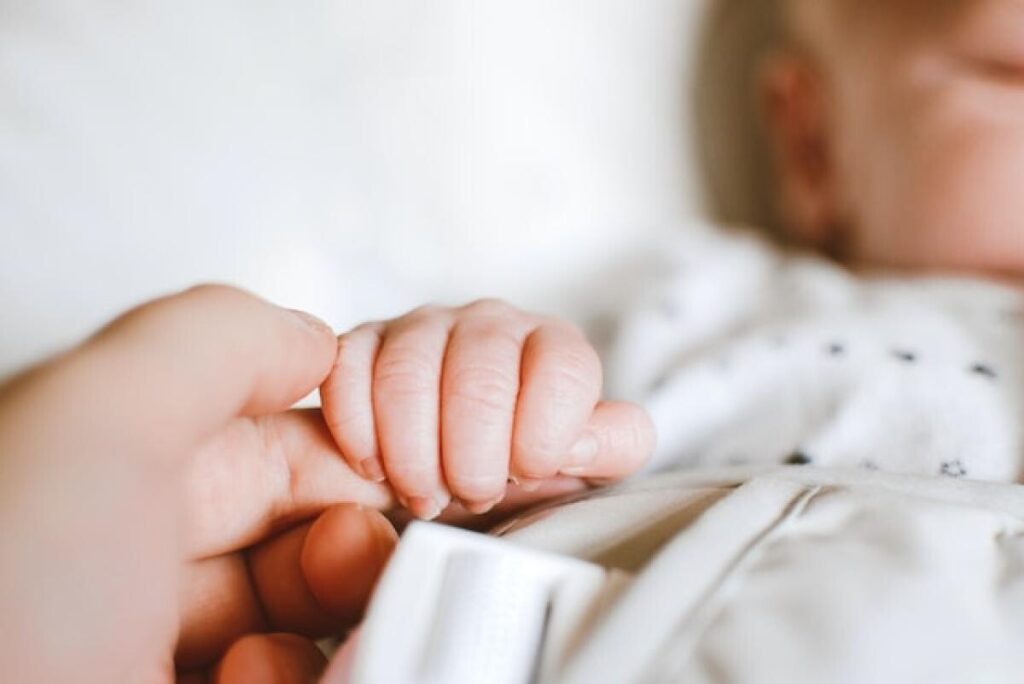 Bebeluș de o lună, mort la Spitalul Județean Târgu Jiu. Familia fusese trimisă acasă cu bebelușul cu o zi în urmă