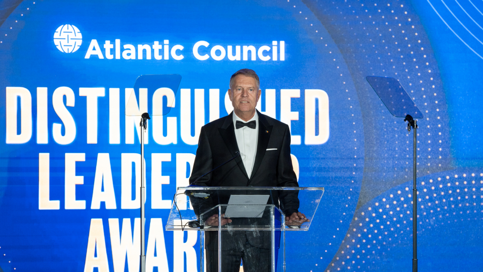 (VIDEO) Iohannis a primit premiul Distinguished International Leadership, acordat de Consiliul Atlantic