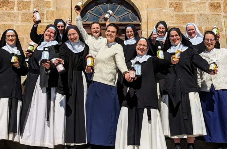 Călugărițele de la o mânăstire din Franța fabrică detergenți ca să aibă bani pentru facturi