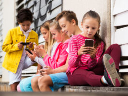 Danemarca vrea să interzică adolescenţilor sub 15 ani accesul la reţelele sociale
