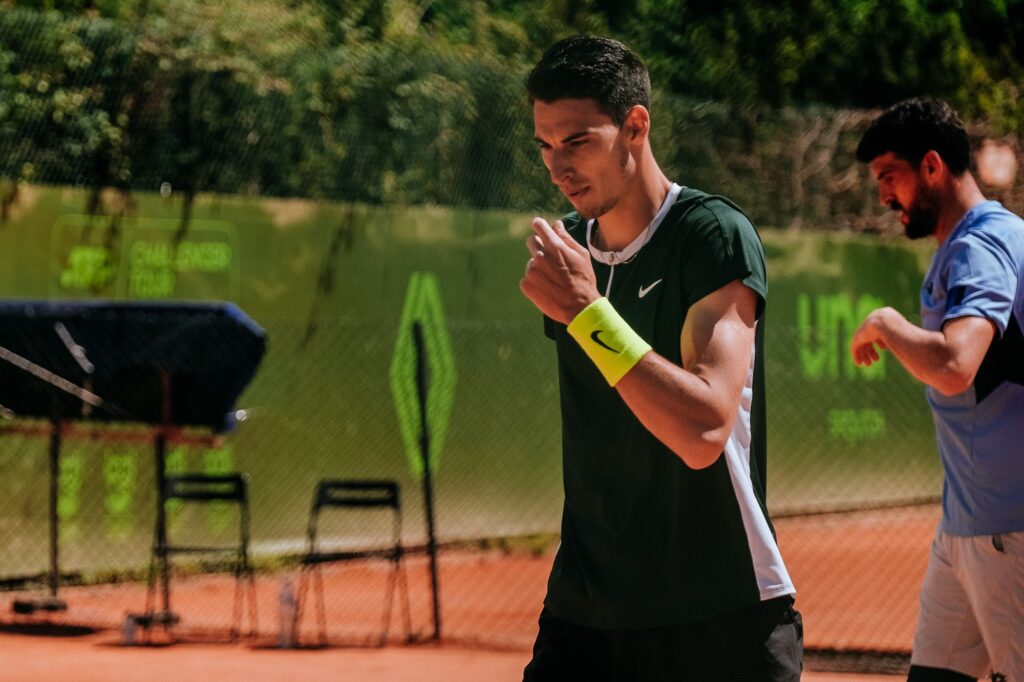 Victor Cornea şi Theo Arribage au ridicat trofeul de la Francavilla al Mare