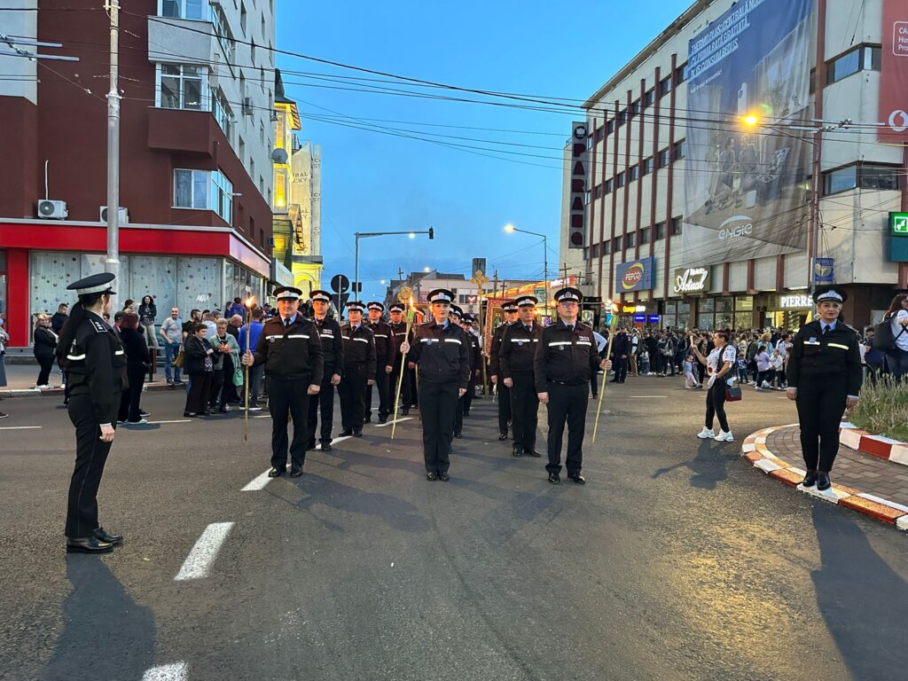 Procesiune cu făclii pe străzile din Târgu Jiu