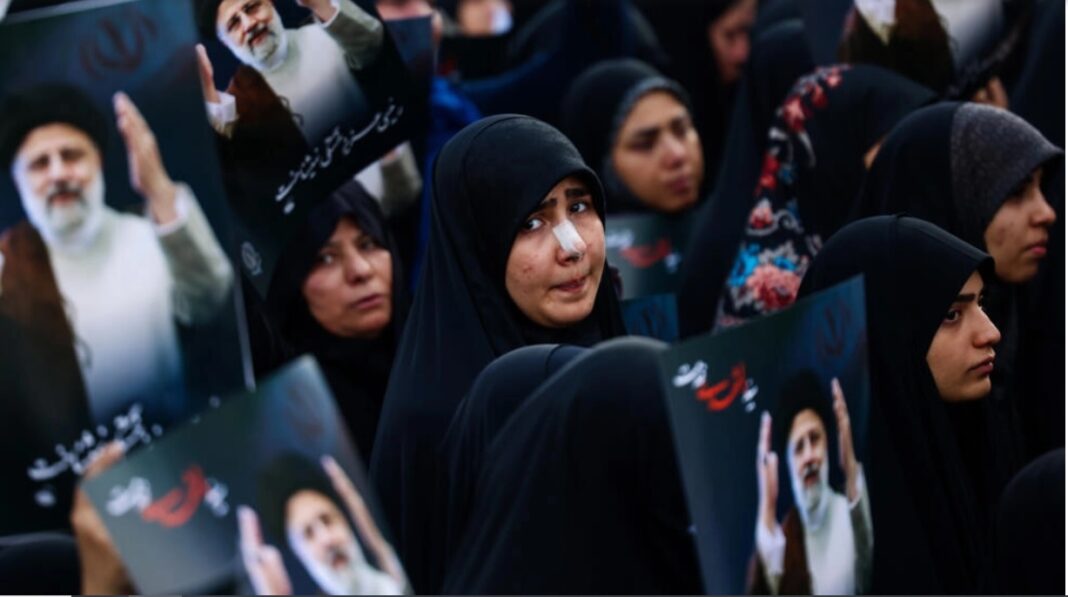 Zeci de mii iranieni se adună la cortegiul funerar al lui Raisi la Teheran
