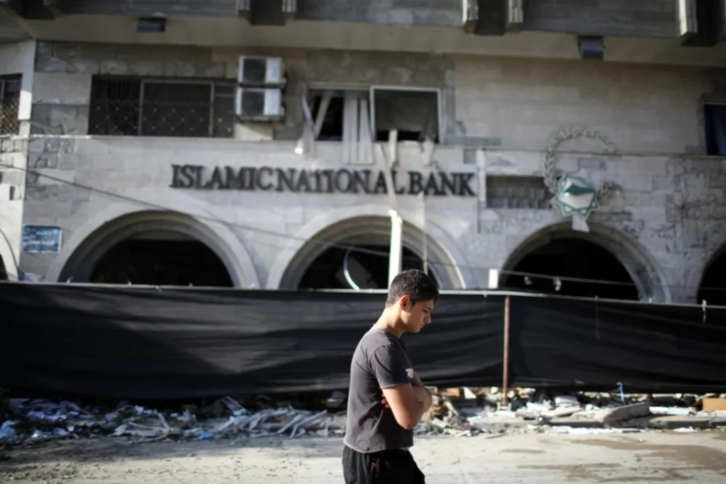 Spargeri de zeci de milioane de euro la bănci din Gaza. La bancomate, oamenii trebuie să cedeze din bani sub amenințarea armei