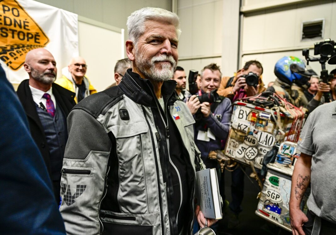 Preşedintele Cehiei, internat în spital după ce a căzut cu motocicleta