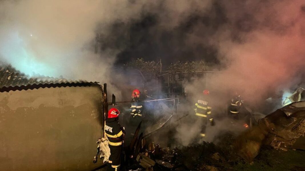 Bărbat găsit carbonizat într-o magazie făcută scrum de un incendiu