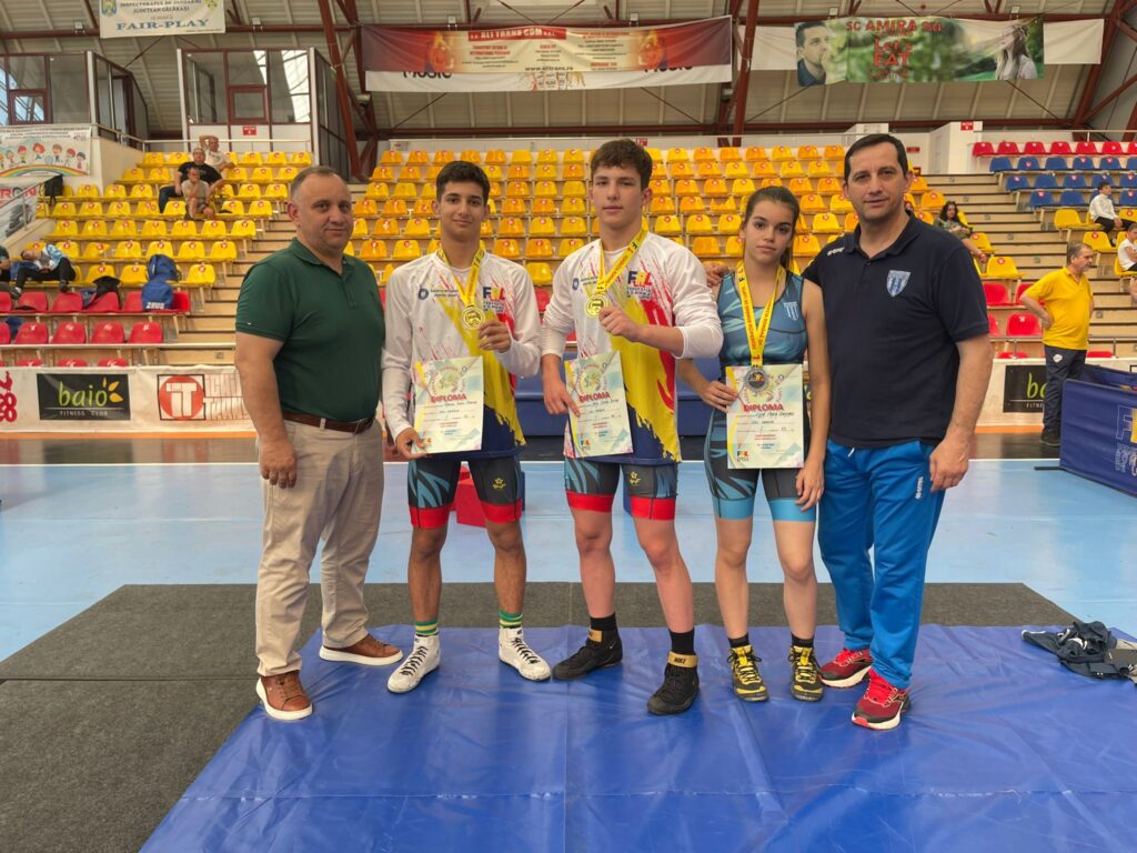 Lupte / De două ori aur şi un argint pentru CSU Craiova la Cupa României U17