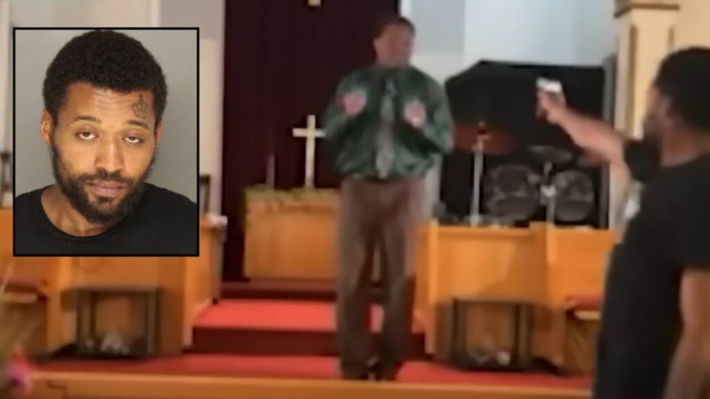 Un pastor a primit intervenția divină. Un bărbat a tras pistolul asupra lui în timpul predicii