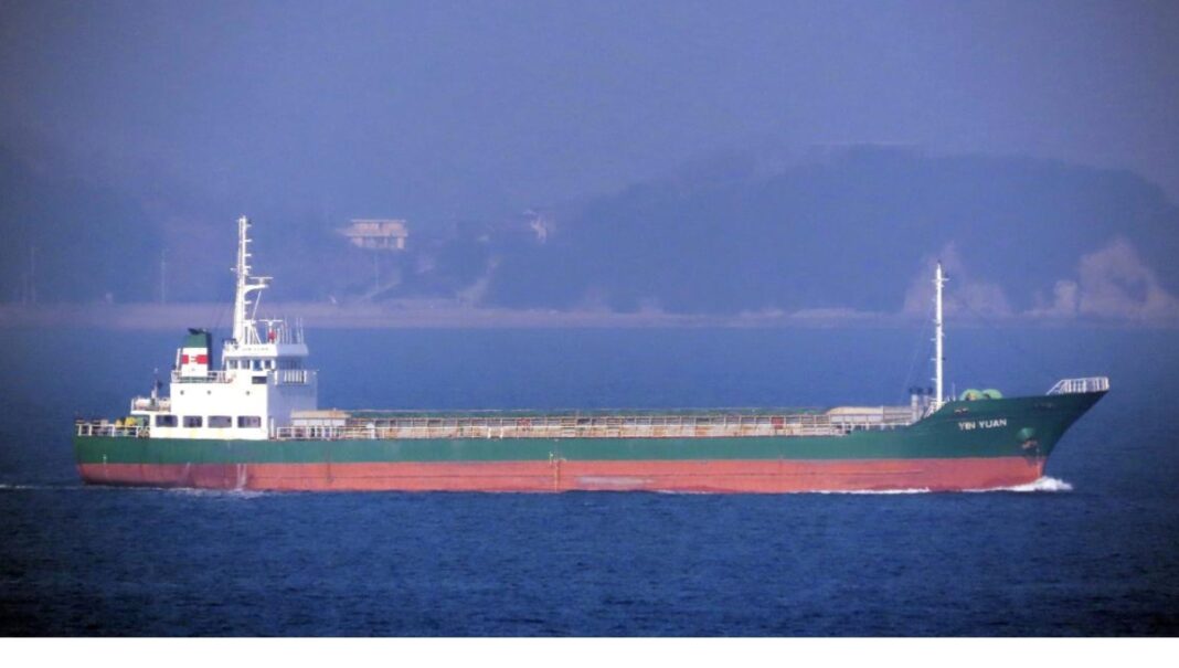 Continuă căutarea marinarilor dispăruți după ce un vapor s-a scufundat în doar trei minute în Marea Neagră