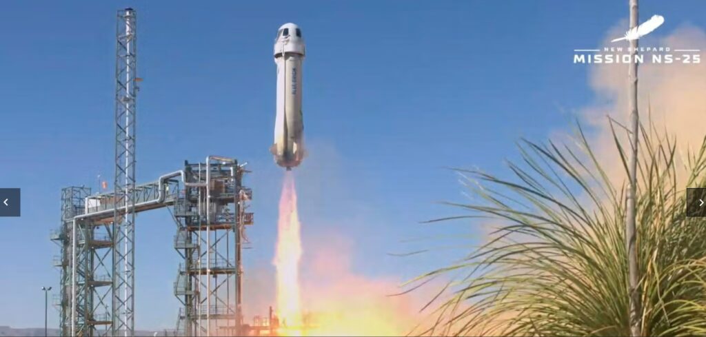 (VIDEO) Blue Origin al lui Jeff Bezos a lansat cu succes șase turiști la marginea spațiului după o pauză de doi ani