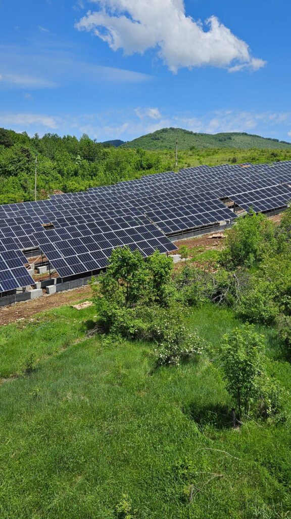 Gorj: Au fost montate cele 1.000 de panouri la parcul fotovoltaic de la Spitalul de Pneumoftiziologie „Tudor Vladimirescu” din Dobrița