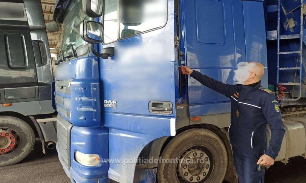 Doi poliţişti de frontieră, înjunghiaţi într-o parcare de TIR-uri de pe autostrada A1