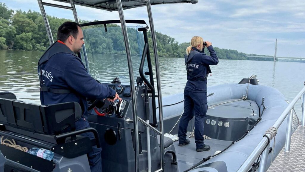 Doi oameni au murit și cinci sunt dispăruți după un accident naval pe Dunăre, lângă Budapesta