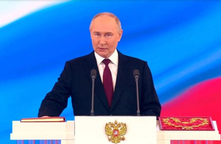 Vladimir Putin a preluat pentru a cincea oară funcția de președinte al Rusiei. Momentul depunerii jurământului