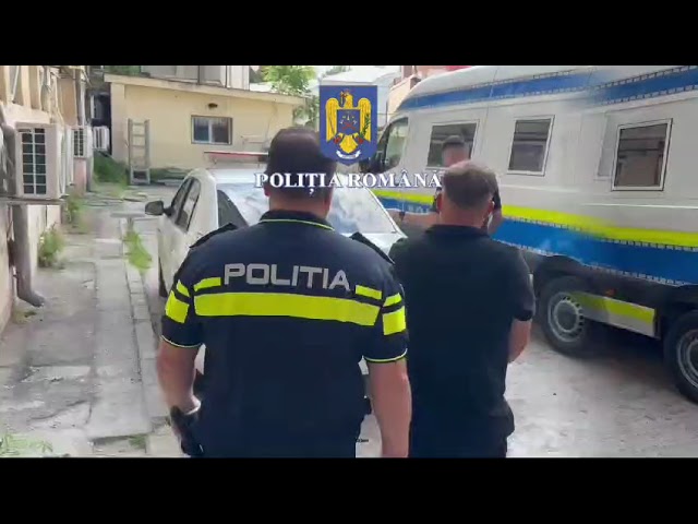(VIDEO) Olt: Doi tineri au fost reținuți pentru distrugere și amenințare