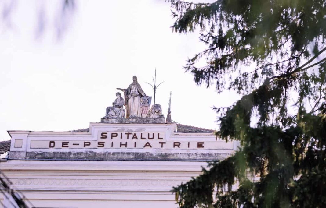 O femeie internată a patra oară la Psihiatrie s-a spânzurat