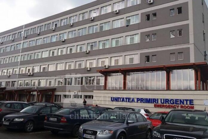 Un pacient s-a aruncat de la etajul spitalului de față cu familia venită să-l viziteze
