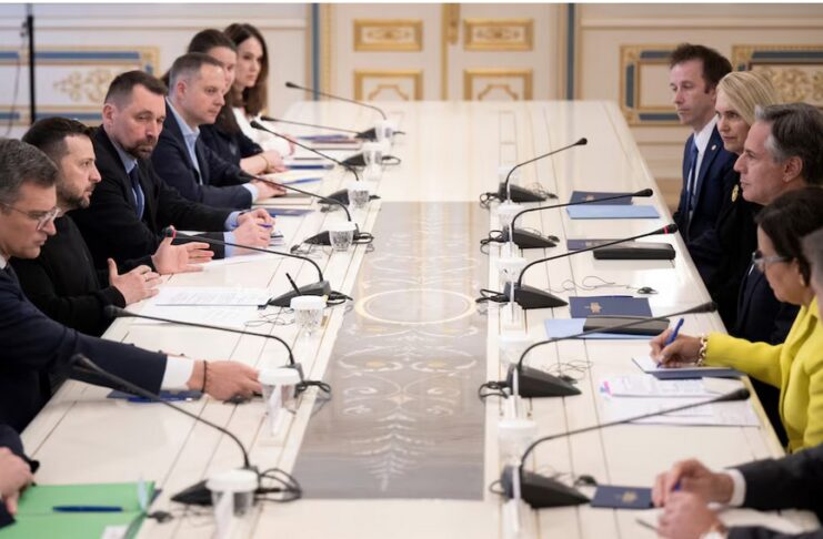 Președintele Ucrainei Volodimir Zelenski, ministrul de externe al Ucrainei Dmyitro Kuleba participă la o întâlnire cu secretarul de stat al SUA Antony Blinken la Kiev pe 14 mai 2024