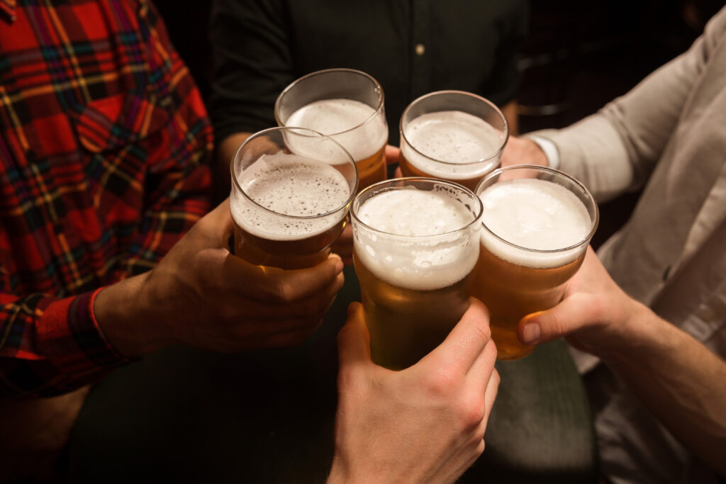 DSP Dolj: Două treimi dintre liceenii români consumă alcool şi spun că este uşor de procurat