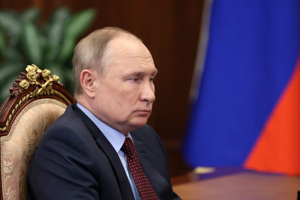 Nu, Vladimir Putin nu a stat treaz să urmărească dezbaterea