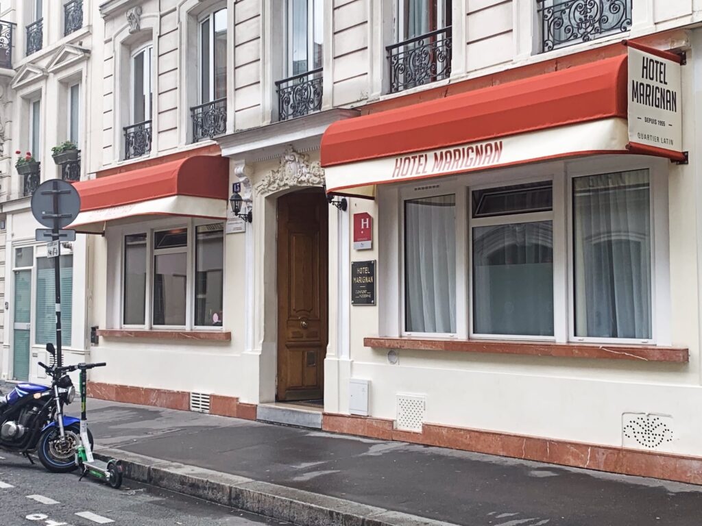 Paris: Jaf la un hotel de 5 stele lângă Champs-Élysées. Angajații, legați