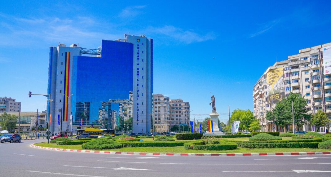 Femeia care a încercat să incendieze sediul Primăriei Ploieşti, reţinută