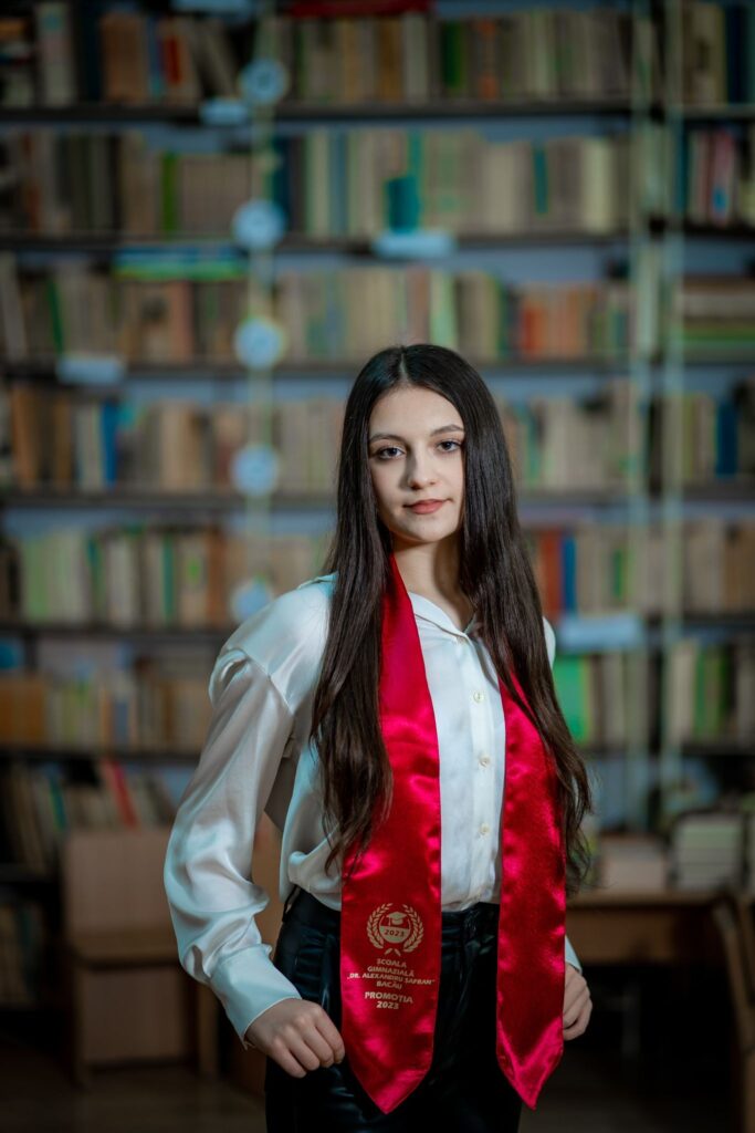 Un viitor fără durere pentru Alexandra. Fetița olimpică la engleză are nevoie urgent de operație 