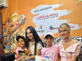Yasmine Belletamar, una dintre câștigătoare, alături de mama și sora ei, dar și de managerul Spotalului MaDonna Maria, Alexandra Preda