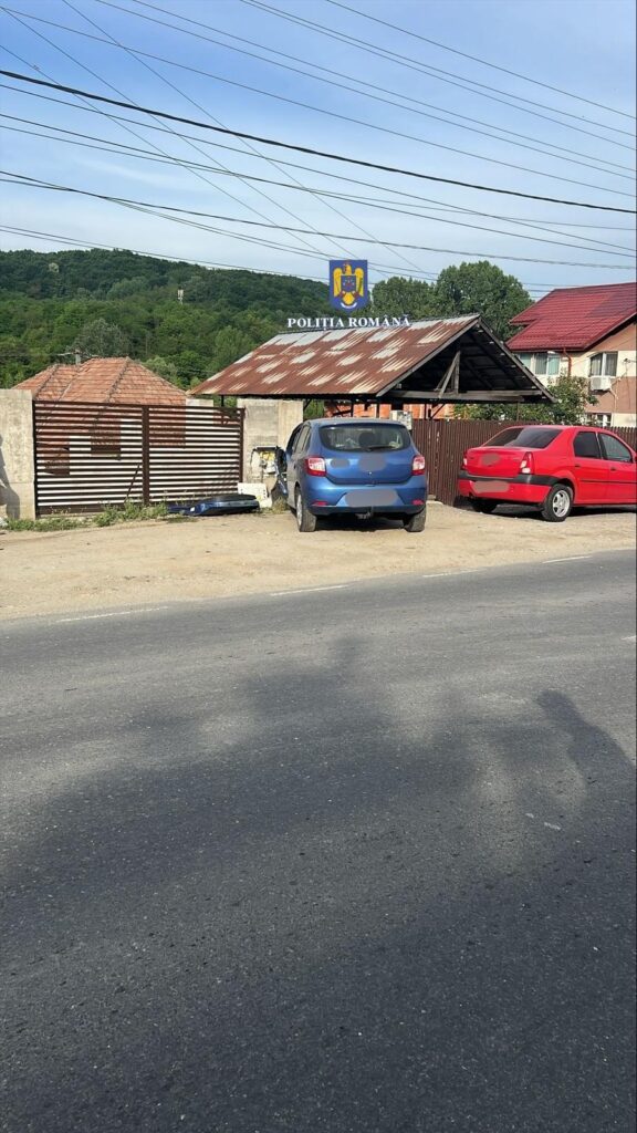 Vâlcea: Doi răniți după coliziune dintre două autoturisme