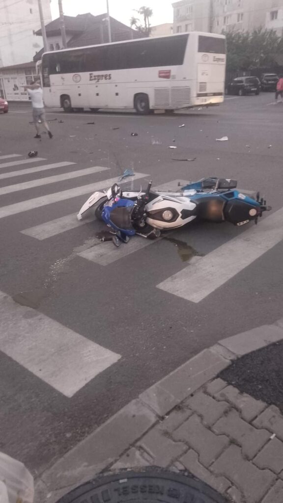 Motociclist în vârstă de 17 ani, lovit de o mașină la Târgu Jiu