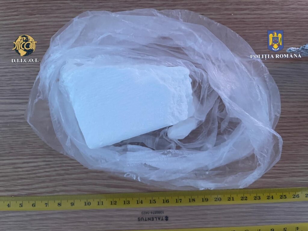 Dolj: Doi bărbaţi, prinşi în flagrant în timp ce comercializau 100 de grame de cocaină