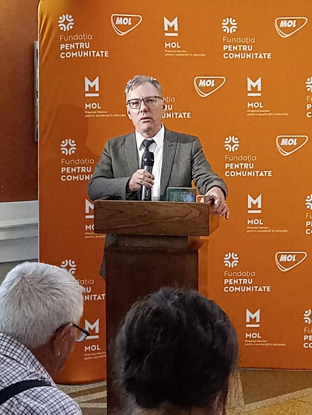 Profesorul gorjean Vasile Zaharia, premiat la Gala Mentor