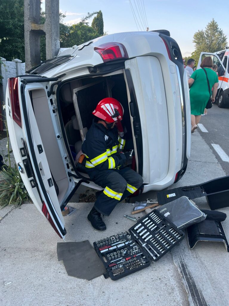 Vâlcea: Coliziune între două mașini în Nicolae Bălcescu