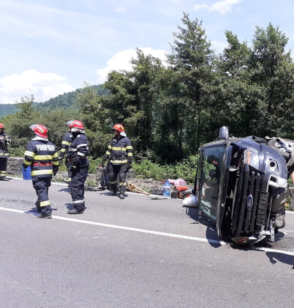 Vâlcea: Un bulgar s-a trezit cu mașina pe-o parte