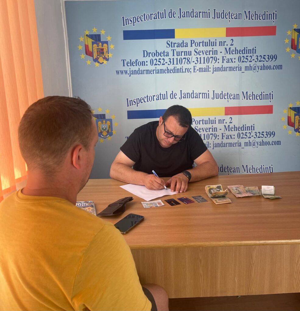 Misiune contra cronometru. Un jandarm a restituit un portofel doldora de bani