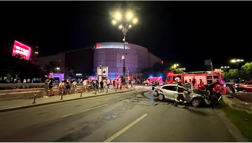 Accident grav în centrul Capitalei: Coliziune între un microbuz și un autoturism, 12 răniți