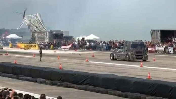 Adolescent în comă după ce a fost lovit de o copertină pe Aeroportul Arad