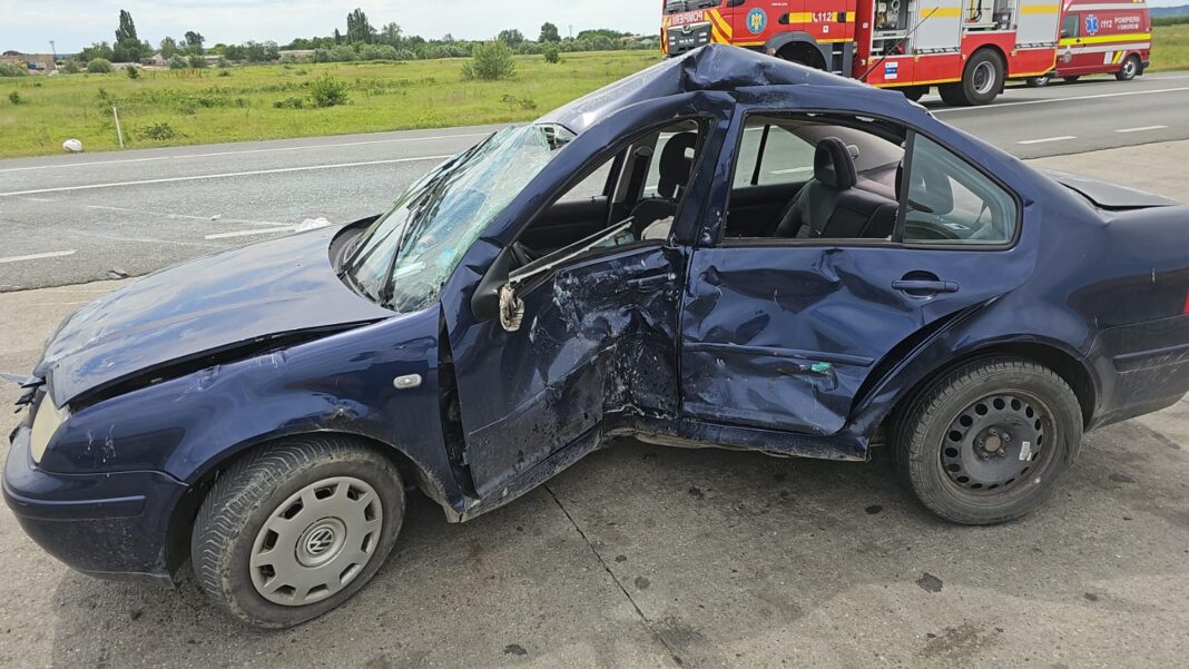 Un mort și un rănit grav după ce un șofer nu a acordat prioritate și a intrat în coliziune cu o motocicletă