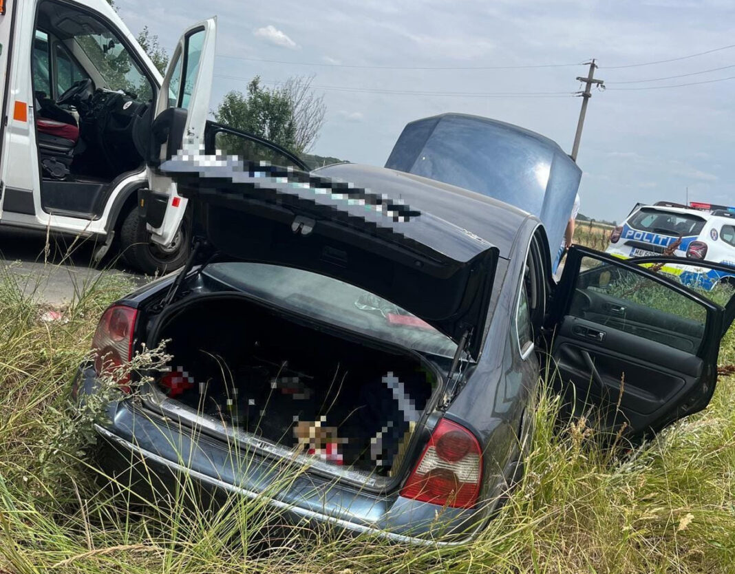 Două femei şi un copil, răniţi în ciocnirea a două autoturisme