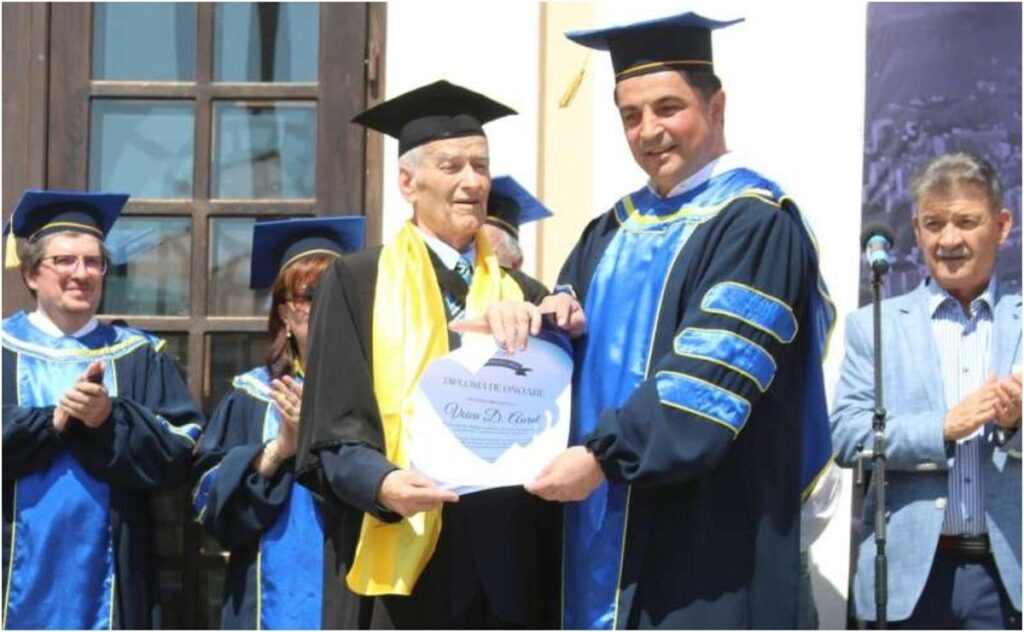 Cel mai în vârstă student din România a absolvit facultatea la 89 de ani