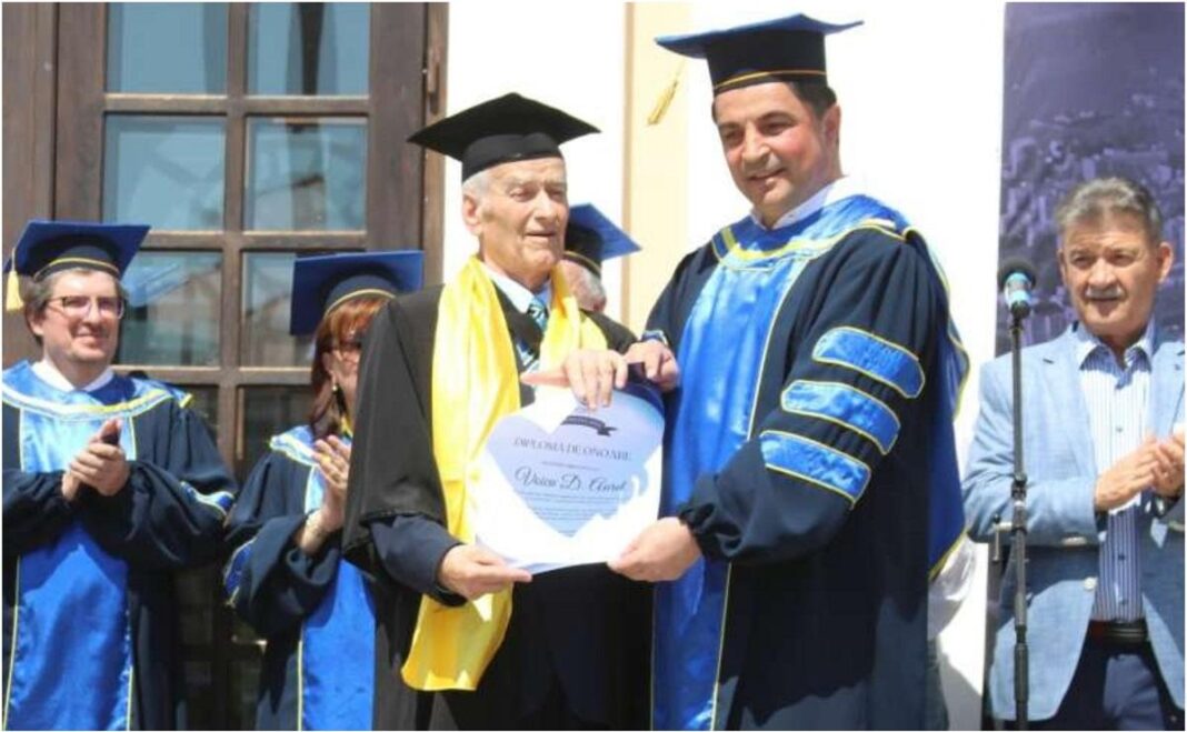 Cel mai în vârstă student din România a absolvit facultatea. Aurel și-a terminat masterul în istorie la 89 de ani - Universitatea 