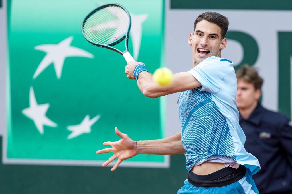Victor Cornea şi Zhizhen Zhang se mulțumesc cu sferturile de finală la Stuttgart