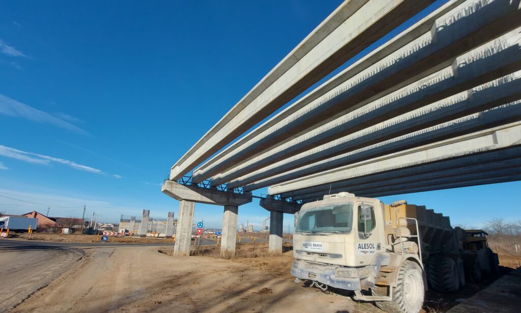 Tânăr rănit pe şantierul Drumului Expres Craiova-Piteşti