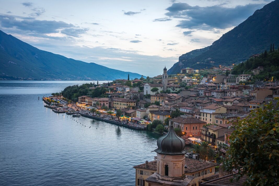 Lacul Garda, foarte aproape de a ieși din matcă. Risc major de inundații în nordul Italiei