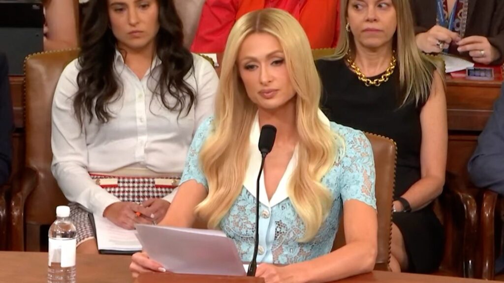 Paris Hilton a depus mărturie în fața Congresului SUA despre abuzul din copilărie