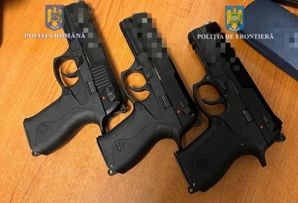 Şofer de tir turc, prins cu 17 pistoale la Calafat
